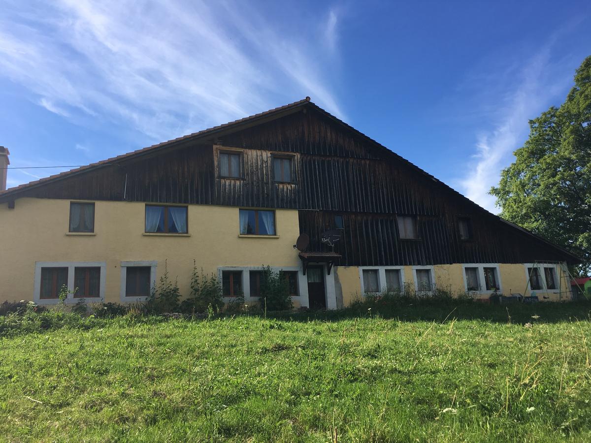 Villa La Dernier  La Côte-aux-Fées Exterior foto